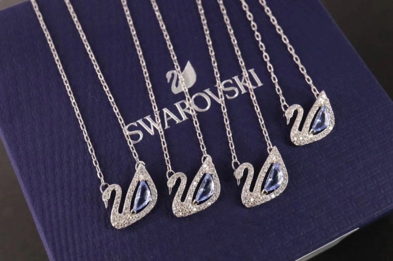 Swxrxvski Necklaces Cozy 315026