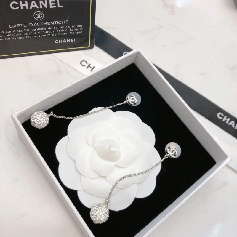 Efficient Chxnxl Earrings 289839