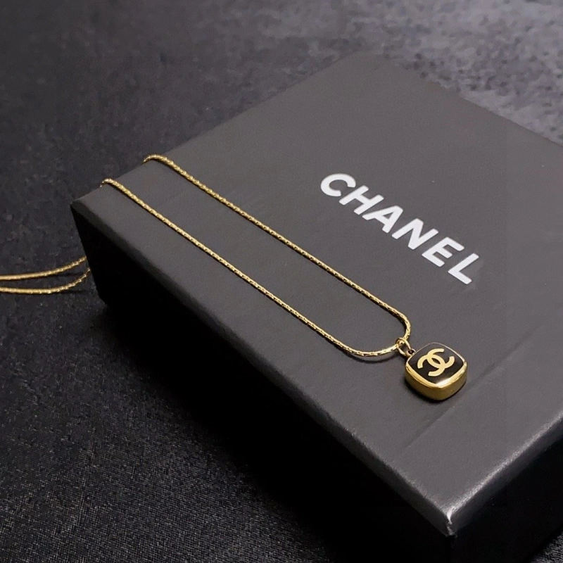 Minimalist Chxnxl Necklaces 289498