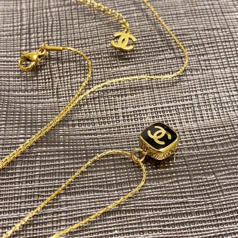 Minimalist Chxnxl Necklaces 289498