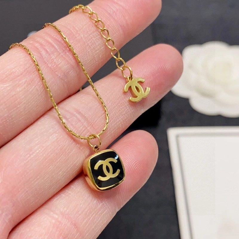 Minimalist Chxnxl Necklaces 289498