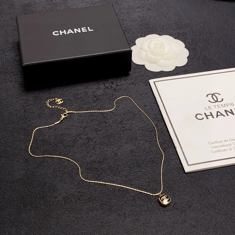 Minimalist Chxnxl Necklaces 289498