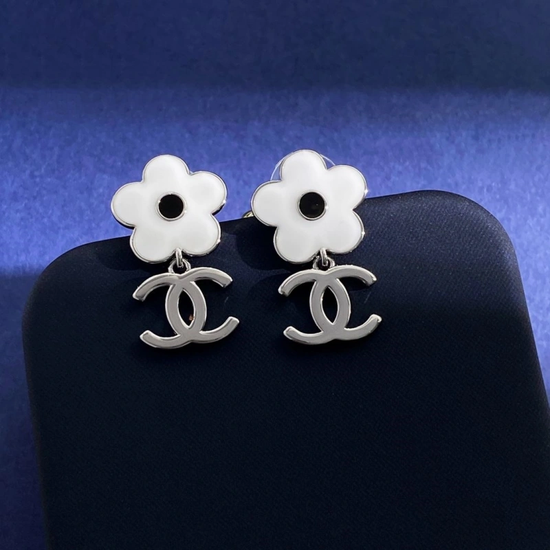 Sophisticated Chxnxl Earrings 289799