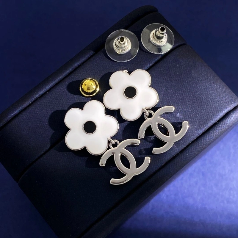 Sophisticated Chxnxl Earrings 289799