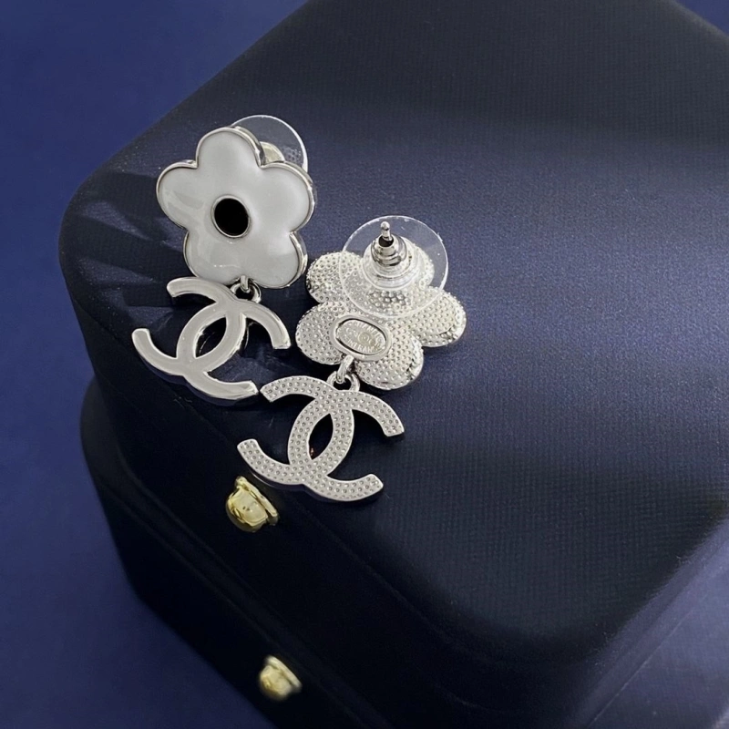 Sophisticated Chxnxl Earrings 289799