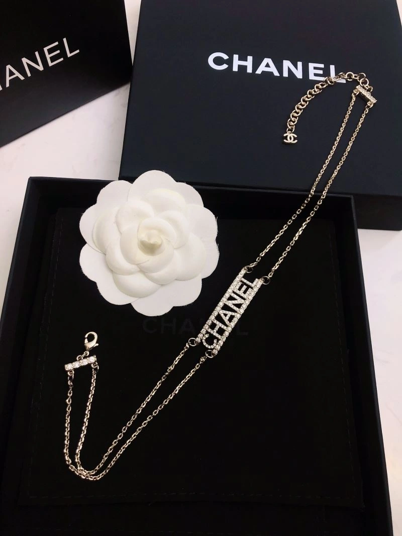Fashionable Chxnxl Necklaces 293388