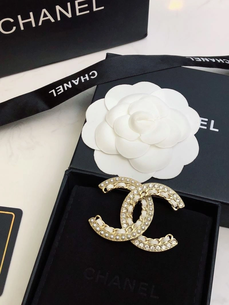 Stylish Chxnxl Brooches 293601