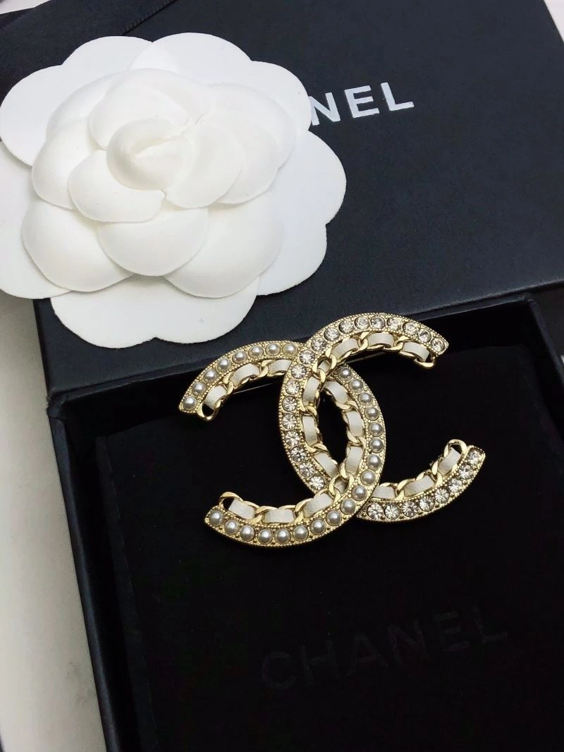 Stylish Chxnxl Brooches 293601