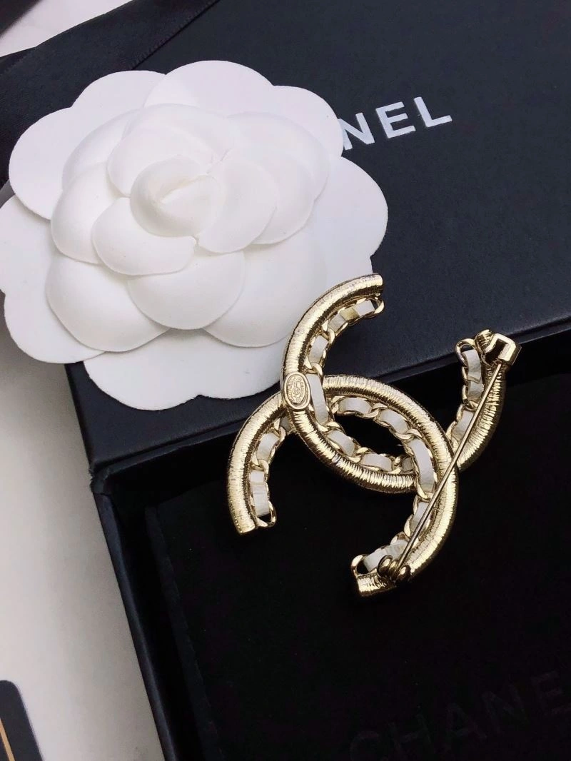 Stylish Chxnxl Brooches 293601