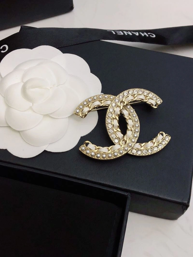 Stylish Chxnxl Brooches 293601