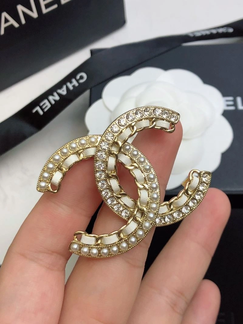 Stylish Chxnxl Brooches 293601