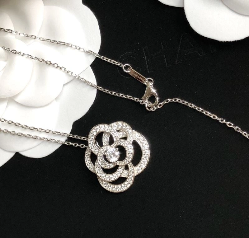 Resilient Chxnxl Necklaces 293348