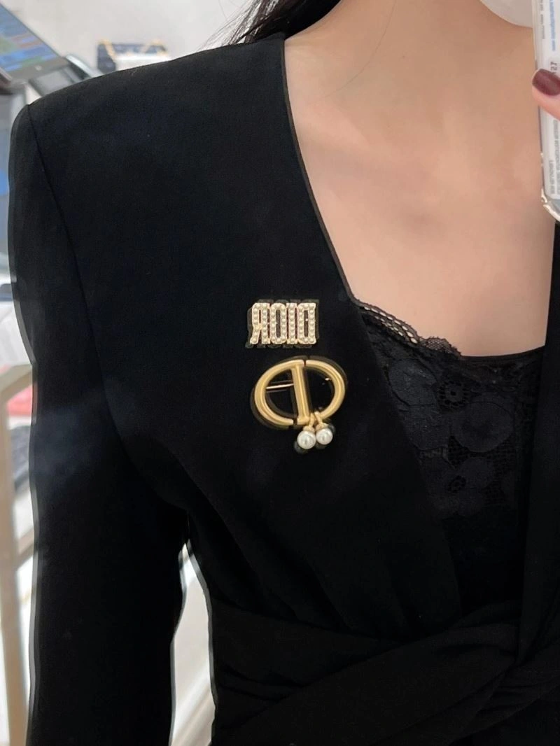 Cozy Christian Dxxr Brooches 295645