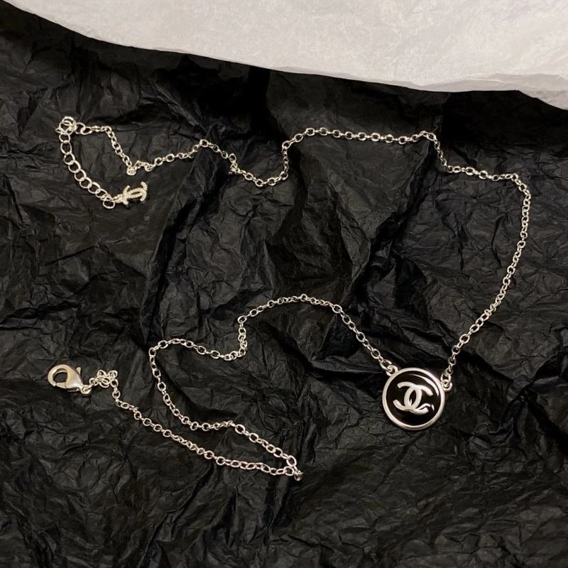Sophisticated Chxnxl Necklaces 293344