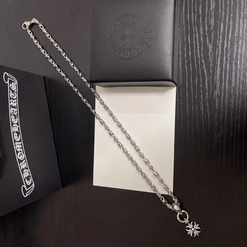EyeCatching Chrxmx Hxxrts Necklaces 301723