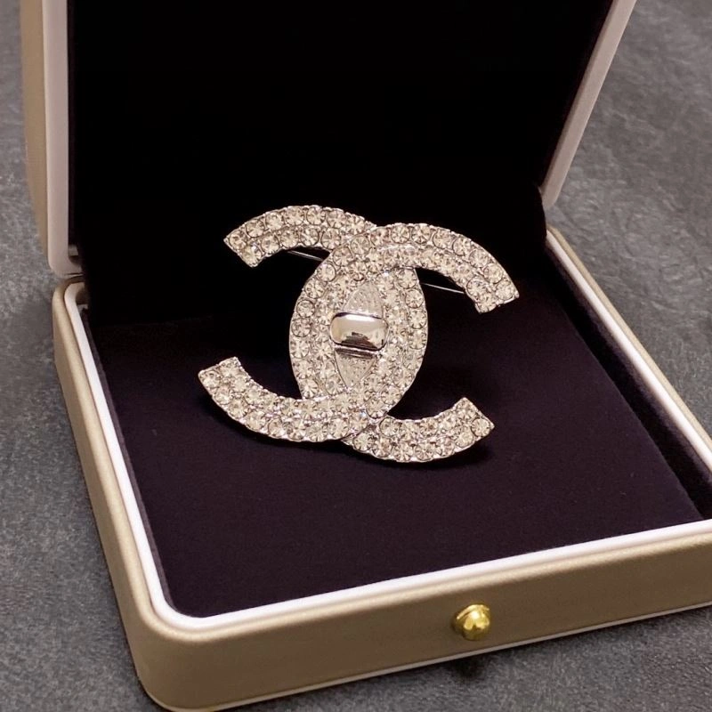 Chxnxl Brooches Compact 293575