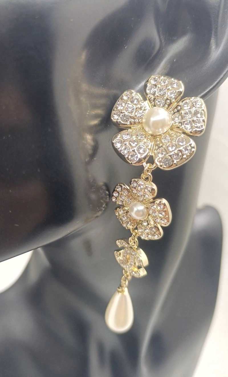 Breathable Chxnxl Earrings 284092