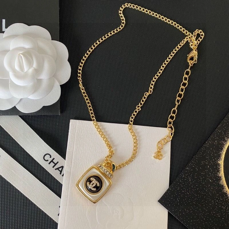 Affordable Chxnxl Necklaces 293331