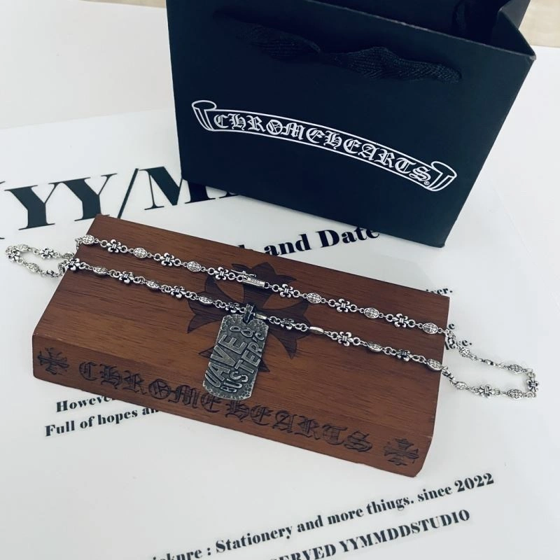 GoAnywhere Chrxmx Hxxrts Necklaces 301709