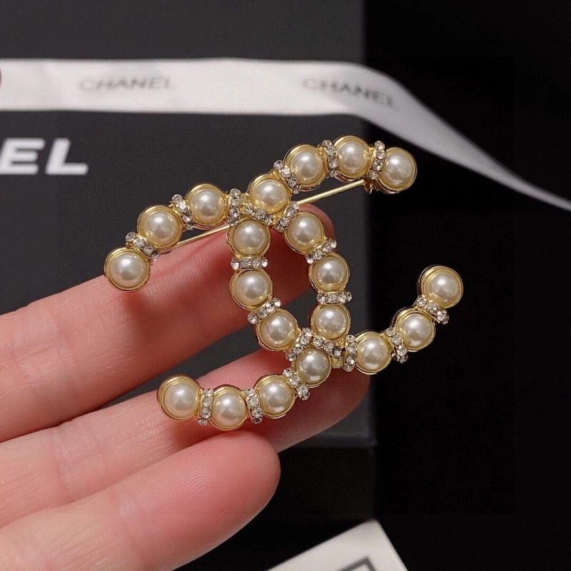 NewStyle Chxnxl Brooches 293548