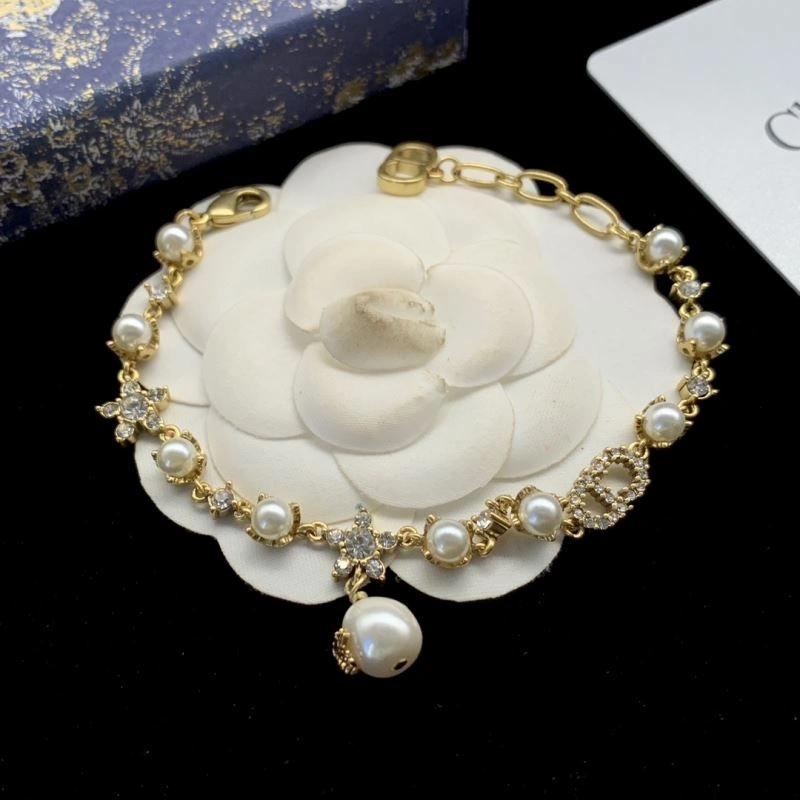 Fashionable Christian Dxxr Necklaces 295579