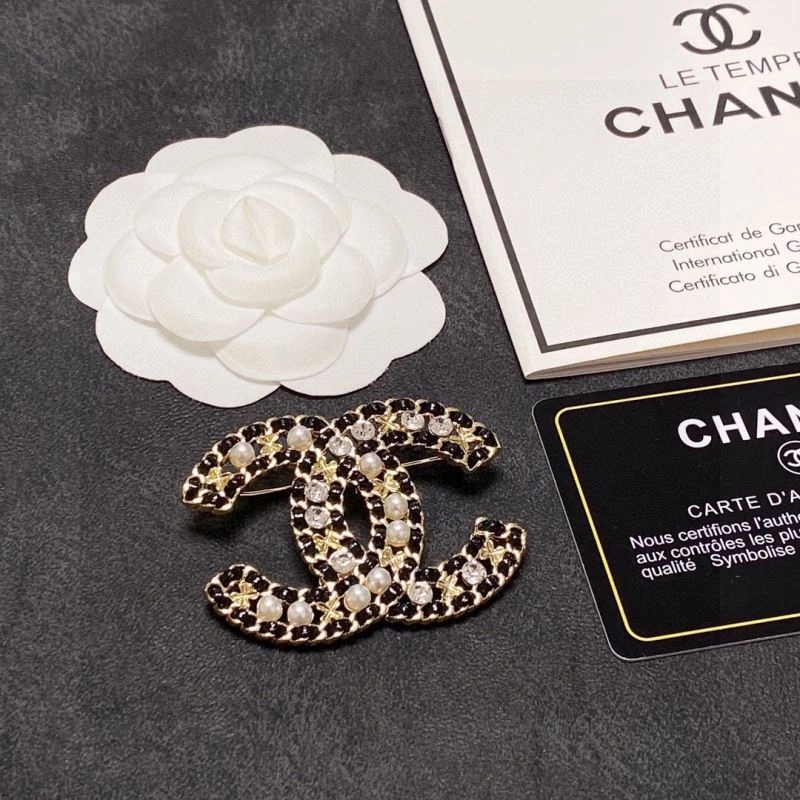 ModernLook Chxnxl Brooches 293543