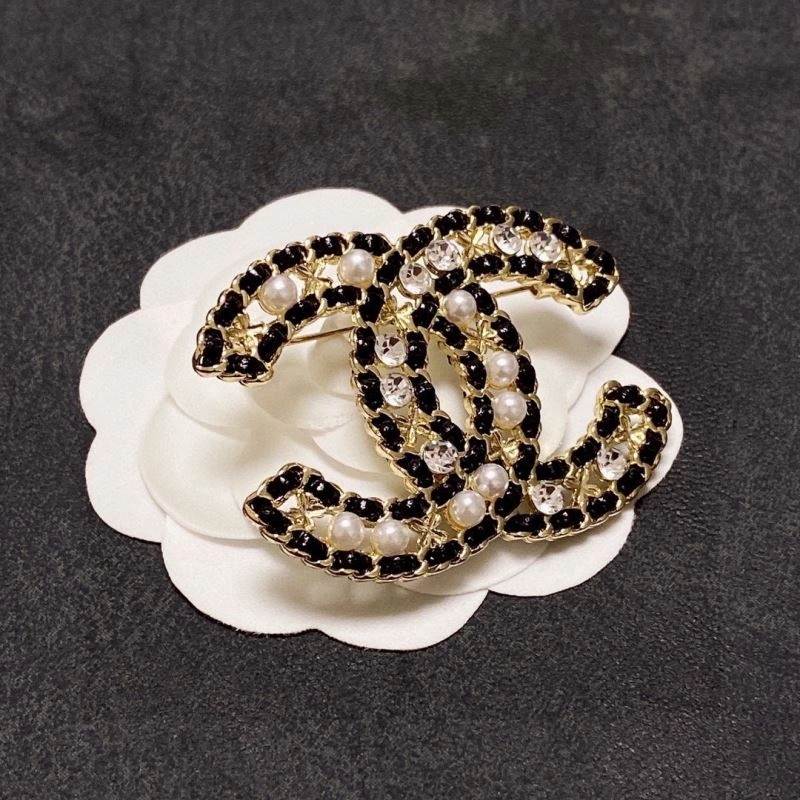 ModernLook Chxnxl Brooches 293543