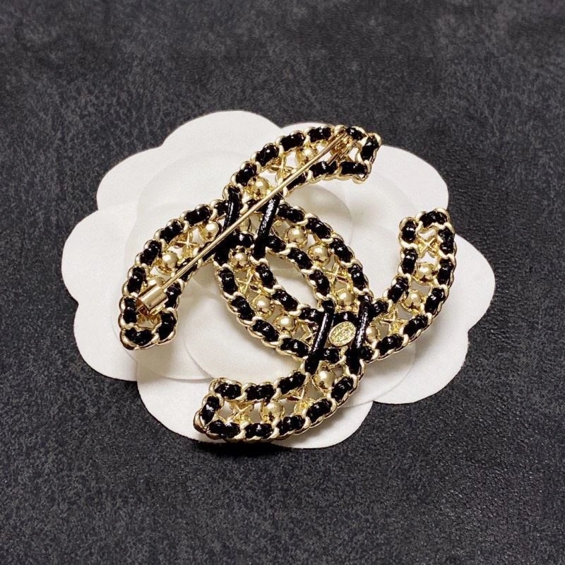 ModernLook Chxnxl Brooches 293543