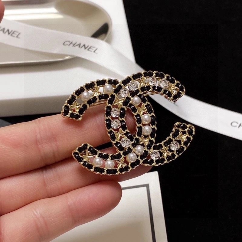 ModernLook Chxnxl Brooches 293543