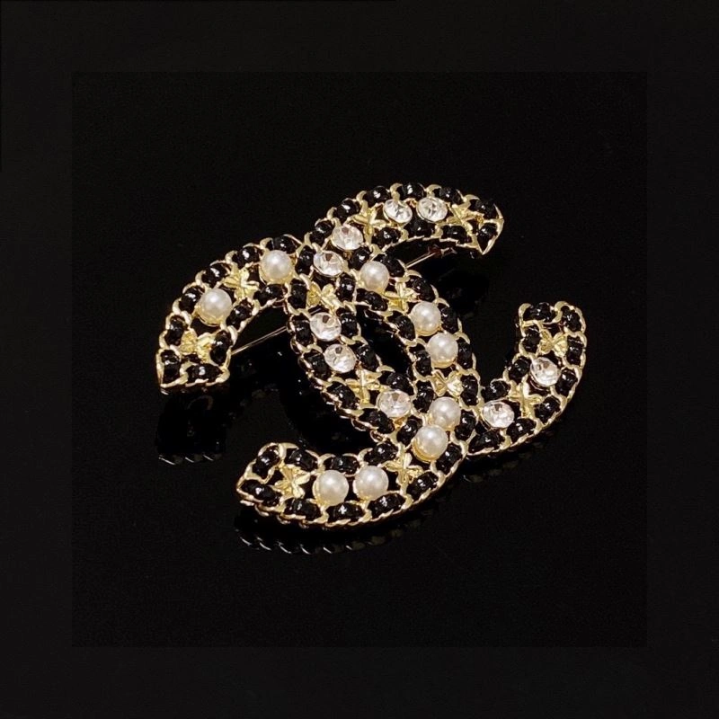 ModernLook Chxnxl Brooches 293543