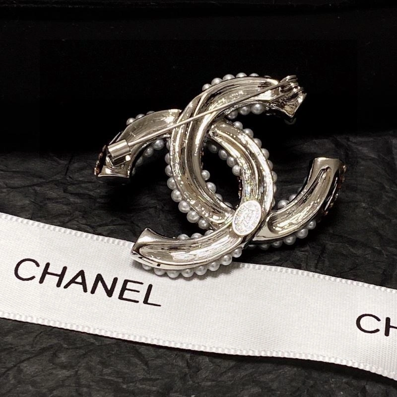 Chxnxl Brooches Practical 293546