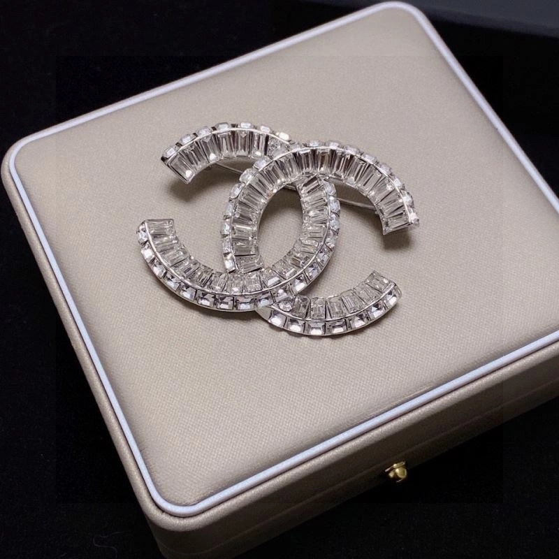 Cozy Chxnxl Brooches 293531