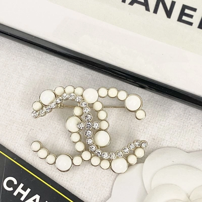 ModernLook Chxnxl Brooches 293535