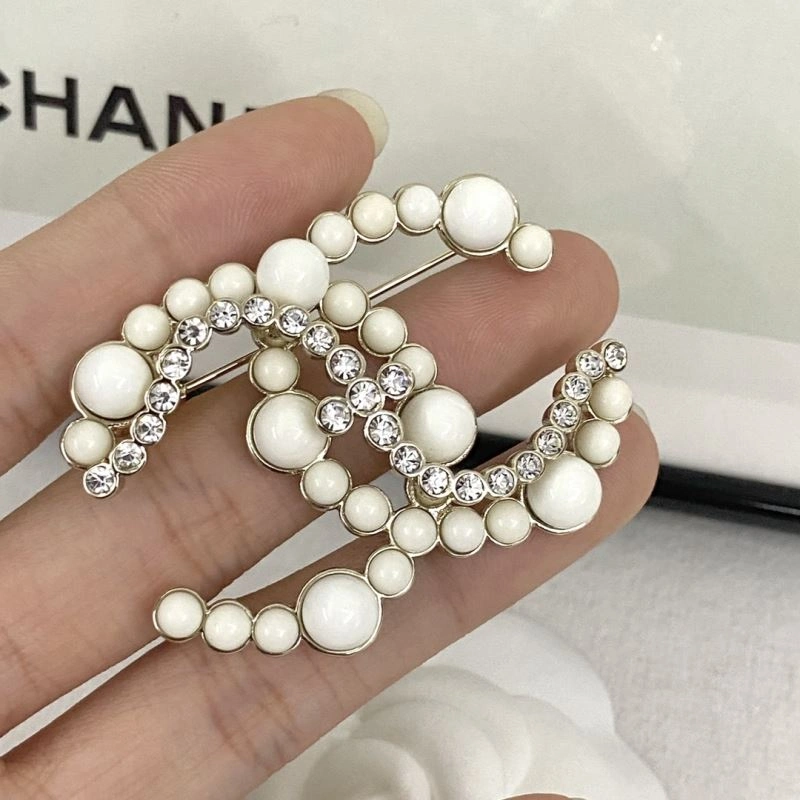ModernLook Chxnxl Brooches 293535