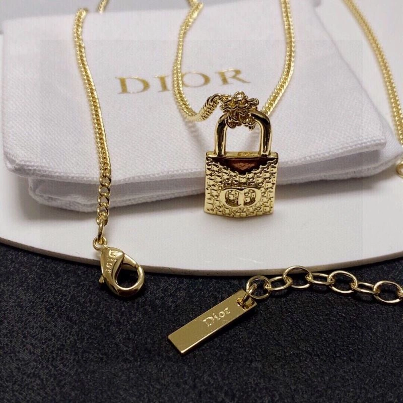 Christian Dxxr Necklaces Stylish 295570