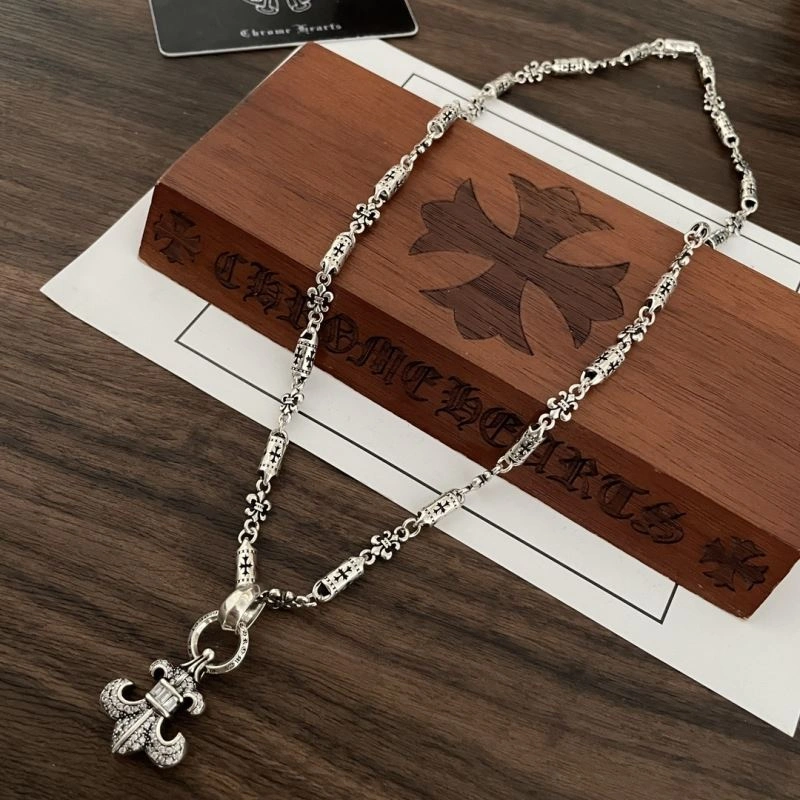 Stylish Chrxmx Hxxrts Necklaces 301612