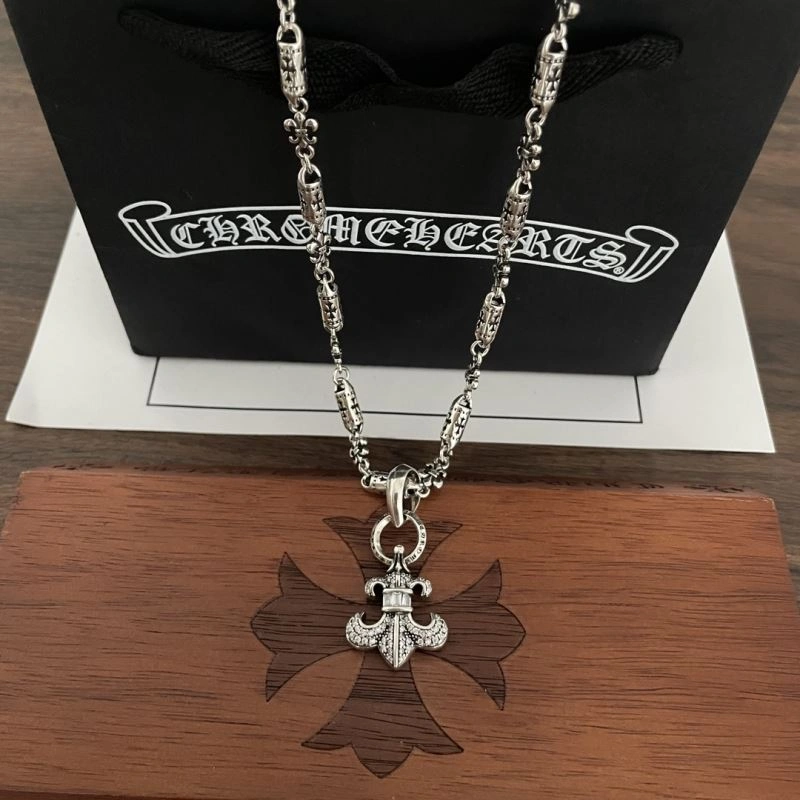 Stylish Chrxmx Hxxrts Necklaces 301612
