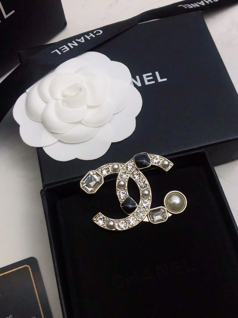 ModernLook Chxnxl Brooches 293522