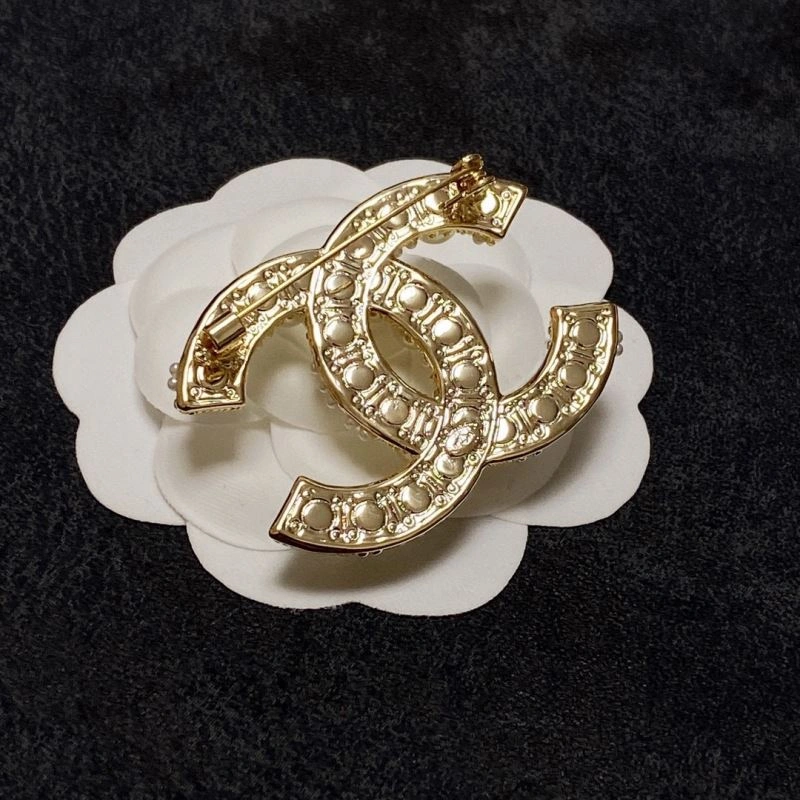 Refined Chxnxl Brooches 293518