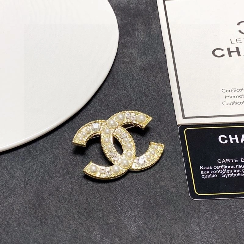 Lightweight Chxnxl Brooches 293521