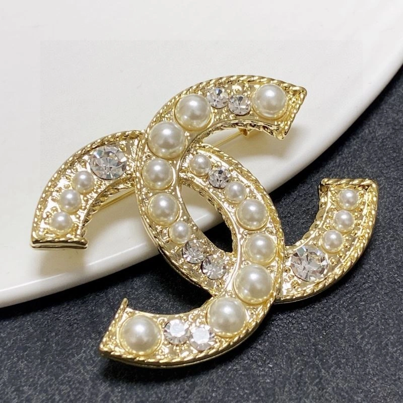 Lightweight Chxnxl Brooches 293521