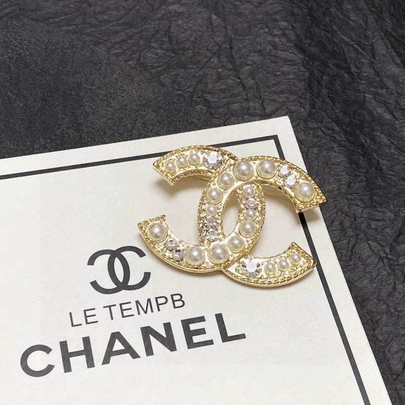 Lightweight Chxnxl Brooches 293521