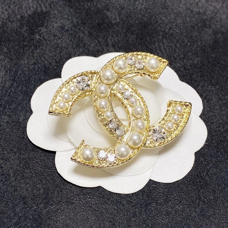 Lightweight Chxnxl Brooches 293521