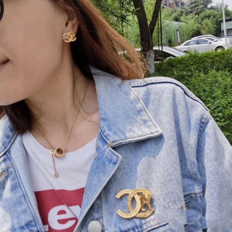 Compact Chxnxl Brooches 293514