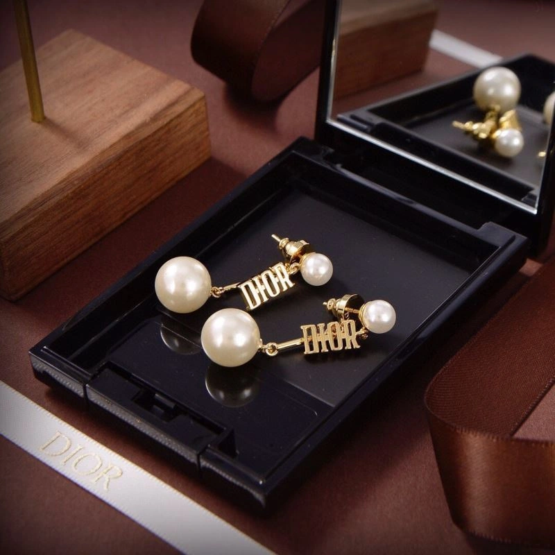 Christian Dxxr Earrings Fashionable 295615