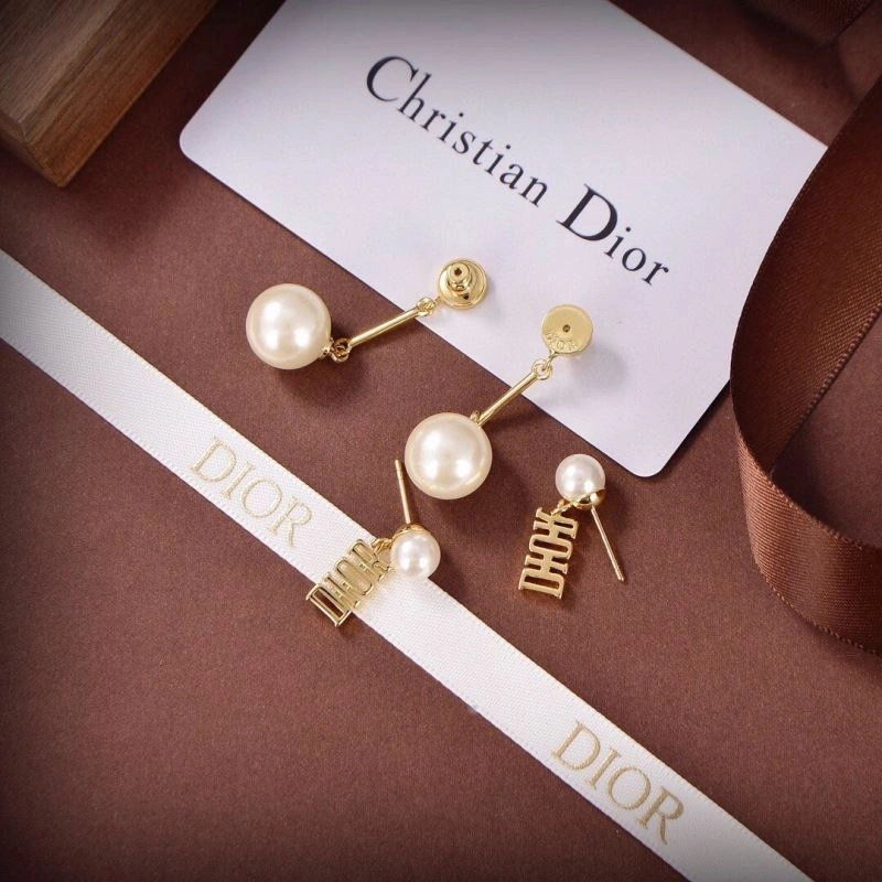 Christian Dxxr Earrings Fashionable 295615