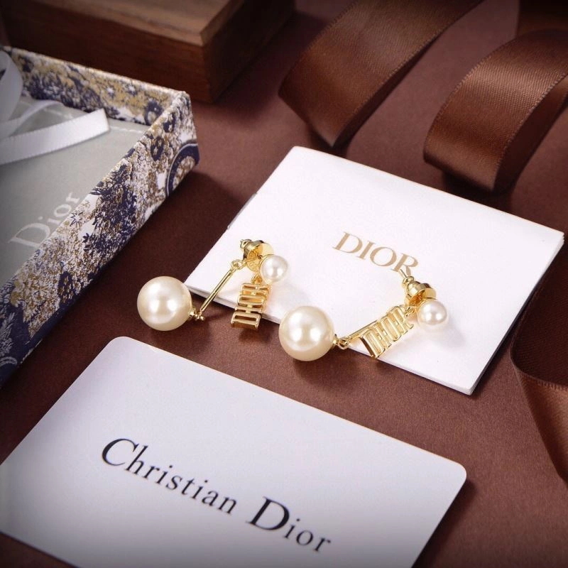 Christian Dxxr Earrings Fashionable 295615