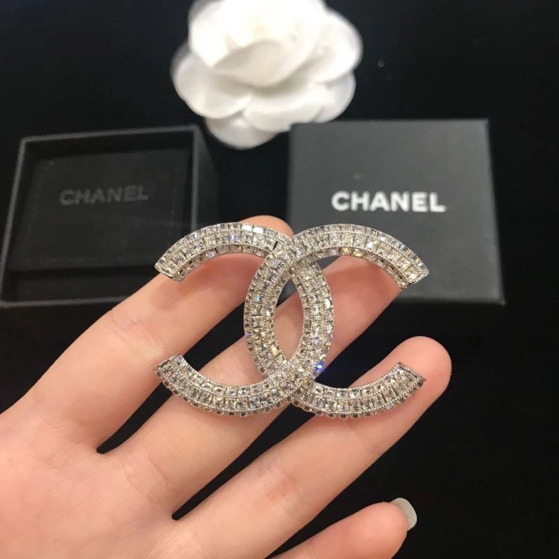 Vibrant Chxnxl Brooches 293510