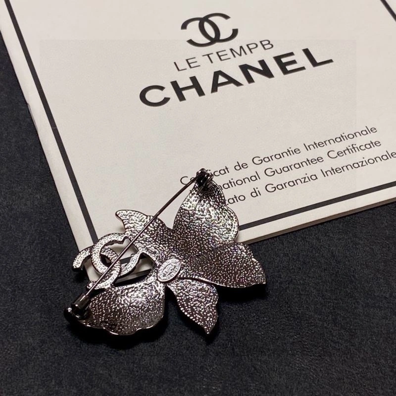 Bold Chxnxl Brooches 293506