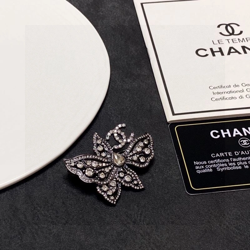 Bold Chxnxl Brooches 293506